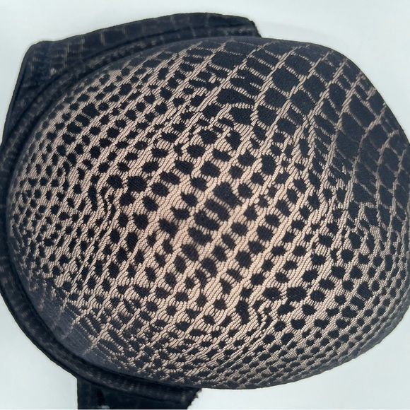 Calvin Klein 36D Black nude Lace pattern Lightly padded underwire Bra - Picture 2 of 9